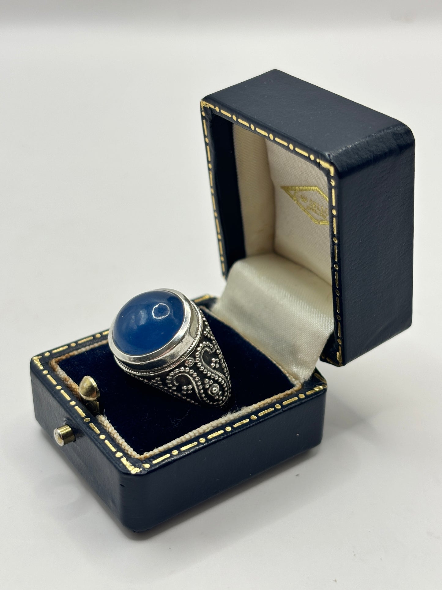 =Vintage Sterling Silver Ring with Blue Aqeeq Agate and Paisley Details, Size N