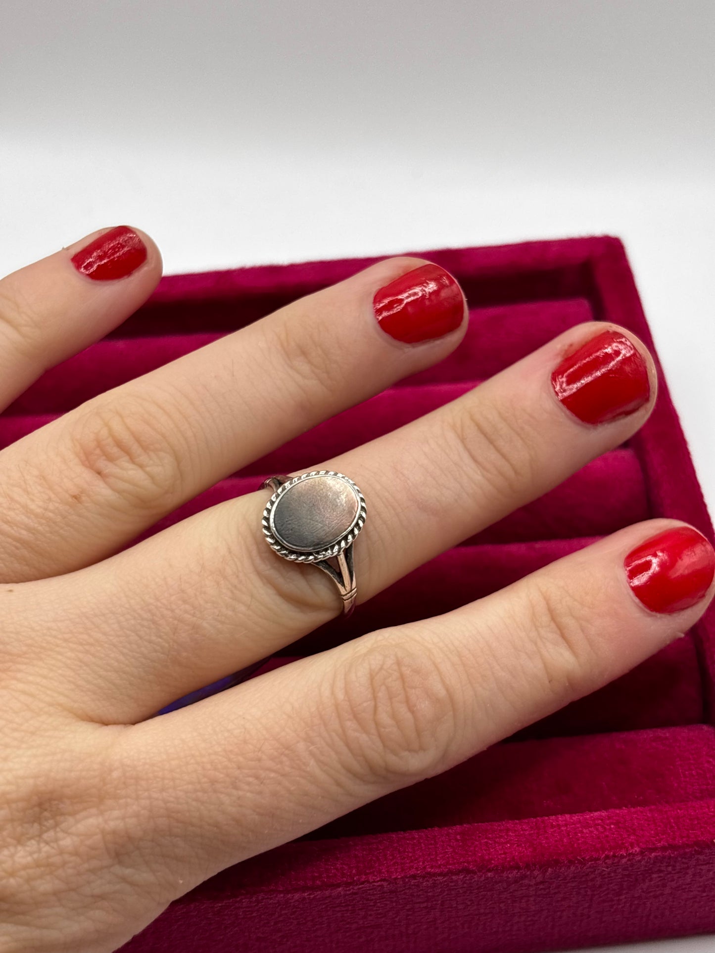 Vintage Sterling Silver Ring with Shell, size N