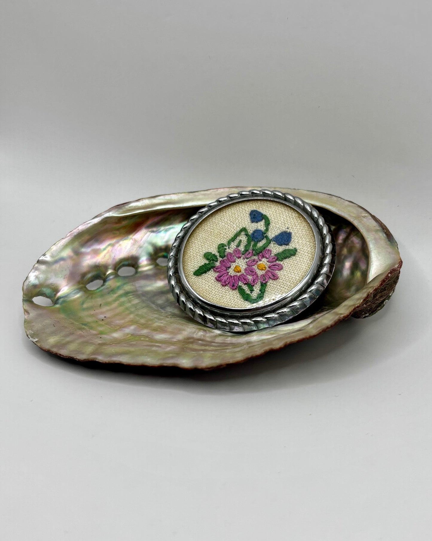 1940s Embroidered Handmade Brooch / Purple Flowers