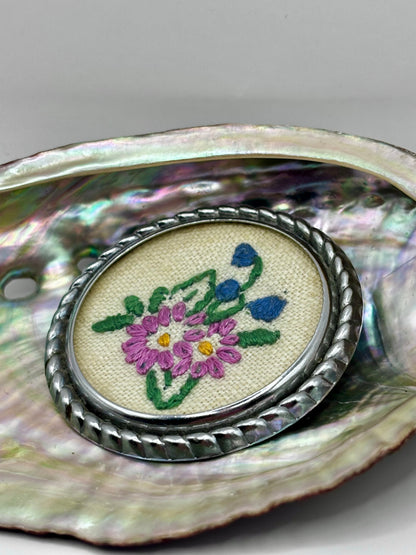 1940s Embroidered Handmade Brooch / Purple Flowers