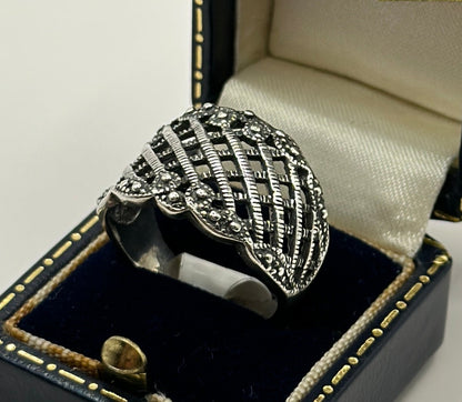 Vintage Silver Ring with Lattice Detail size S1/2