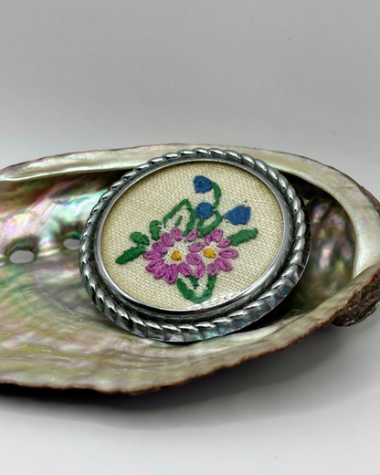 1940s Embroidered Handmade Brooch / Purple Flowers