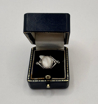 Vintage Sterling Silver Ring, Oval Mother of Pearl, Crossover Shoulder, UK Size K1/2