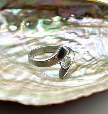 Vintage Sterling Silver Solitaire Twist Ring, size UK M