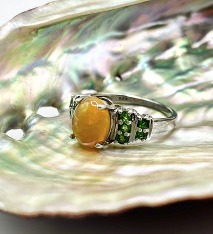 Vintage Sterling Silver Ring, with Green and Yellow stones, size UK J