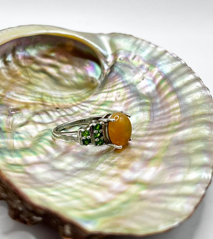 Vintage Sterling Silver Ring, with Green and Yellow stones, size UK J