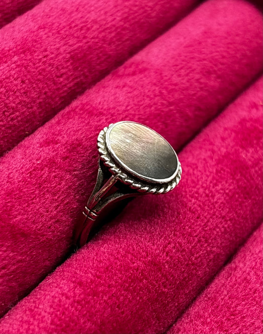 Vintage Sterling Silver Ring with Shell, size N