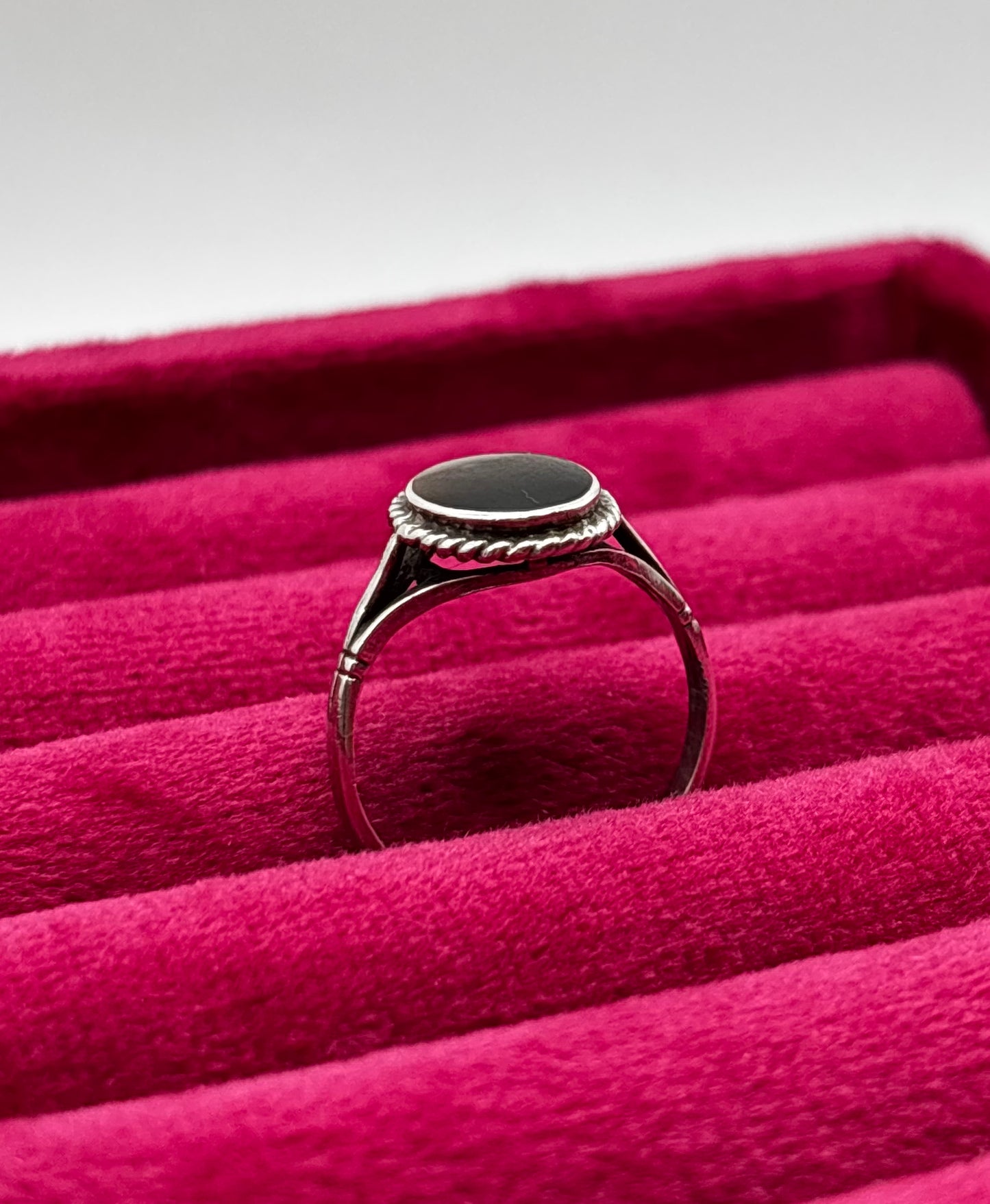 Vintage Sterling Silver Ring with Shell, size N